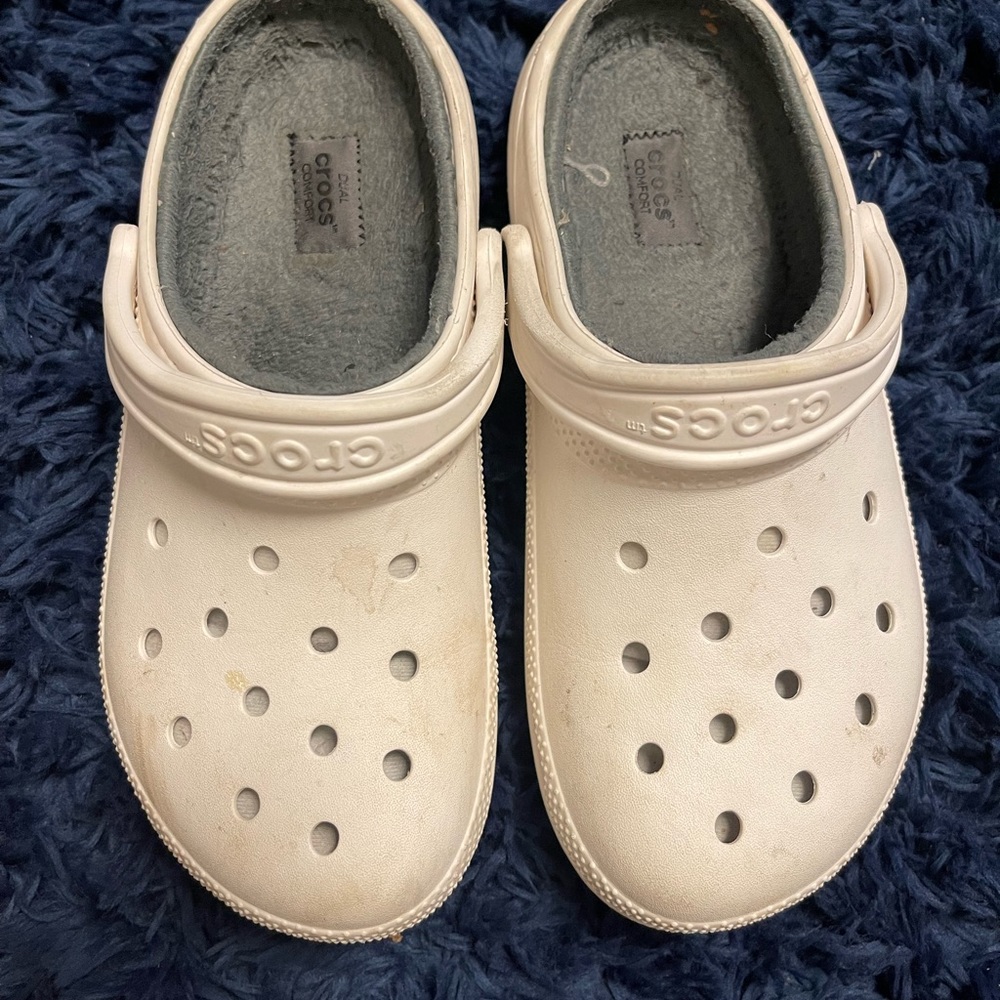 white crocs with grey fur